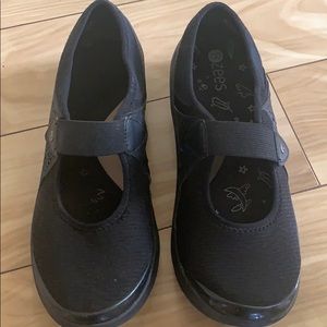 Bzees Mary Janes size 9